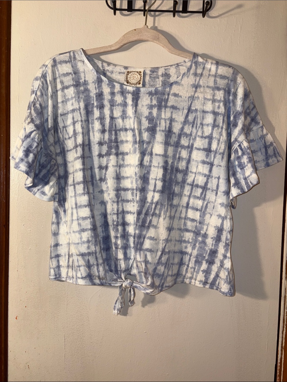 *4 items for $25 Tru Self Casual Blue Tie-Dye Knot Front cropped Women’s Top